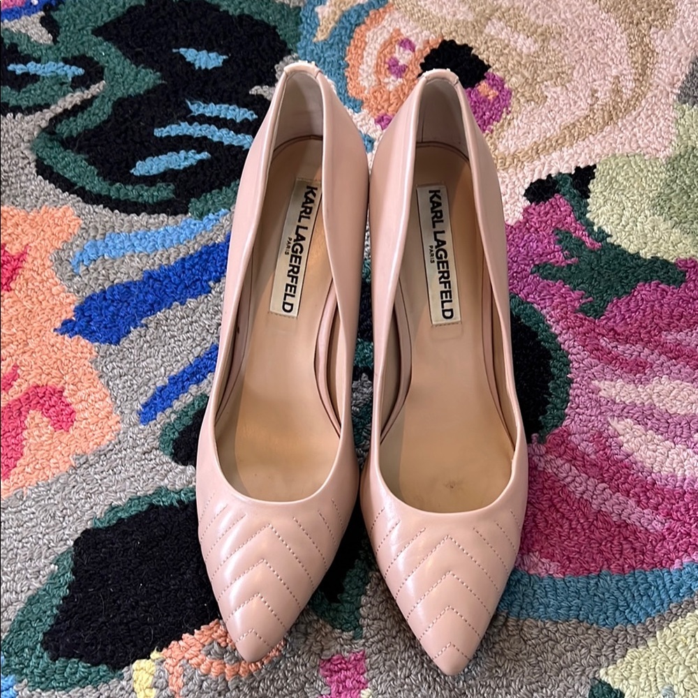 Karl Lagerfeld Women's Nude Roulle Textured Leather Pump- Size 9 GUC